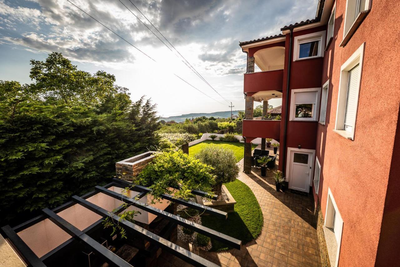 Zgornje Skofije Villa Sunset Pool & Spa Apartments מראה חיצוני תמונה