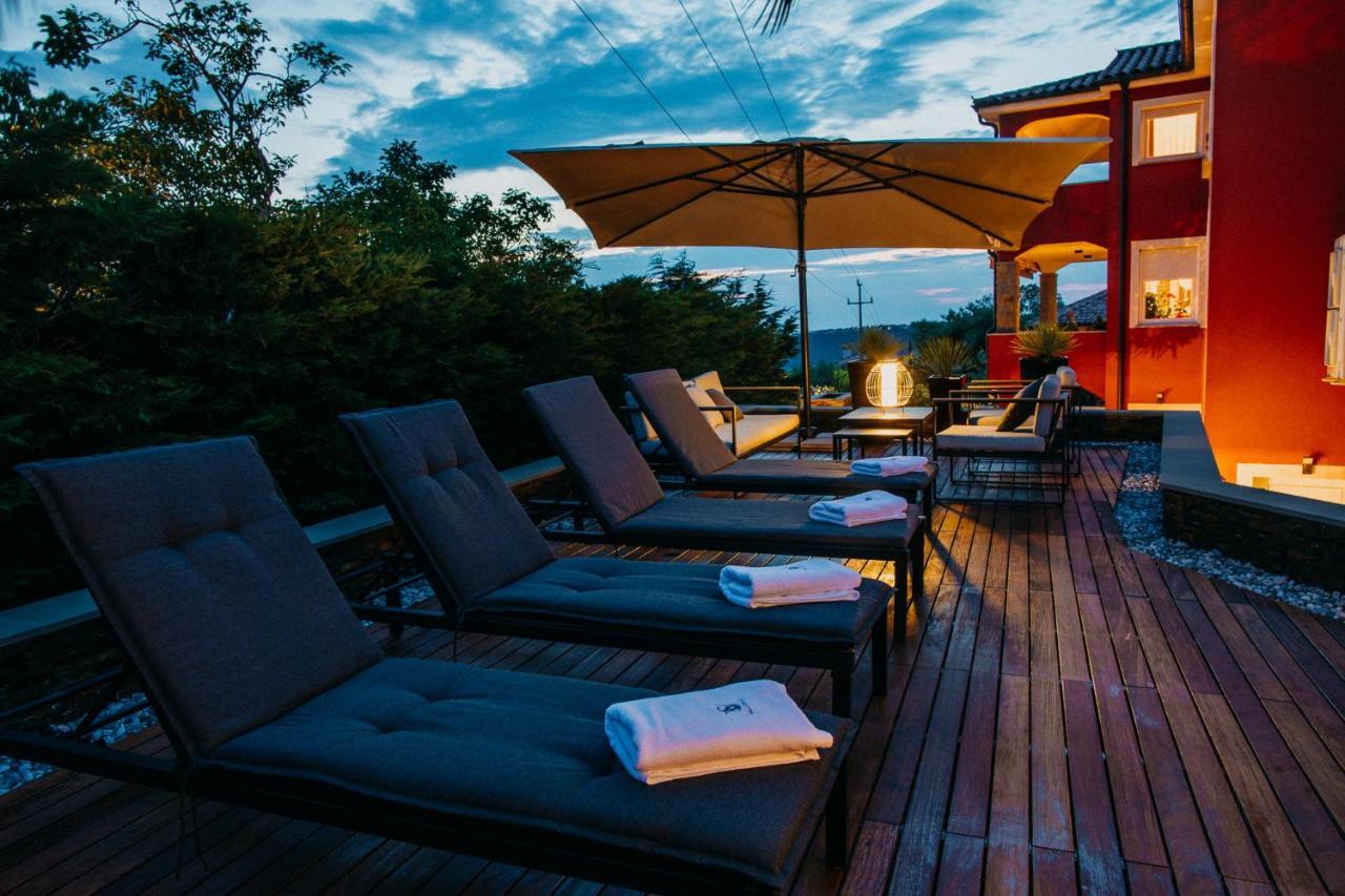 Zgornje Skofije Villa Sunset Pool & Spa Apartments מראה חיצוני תמונה