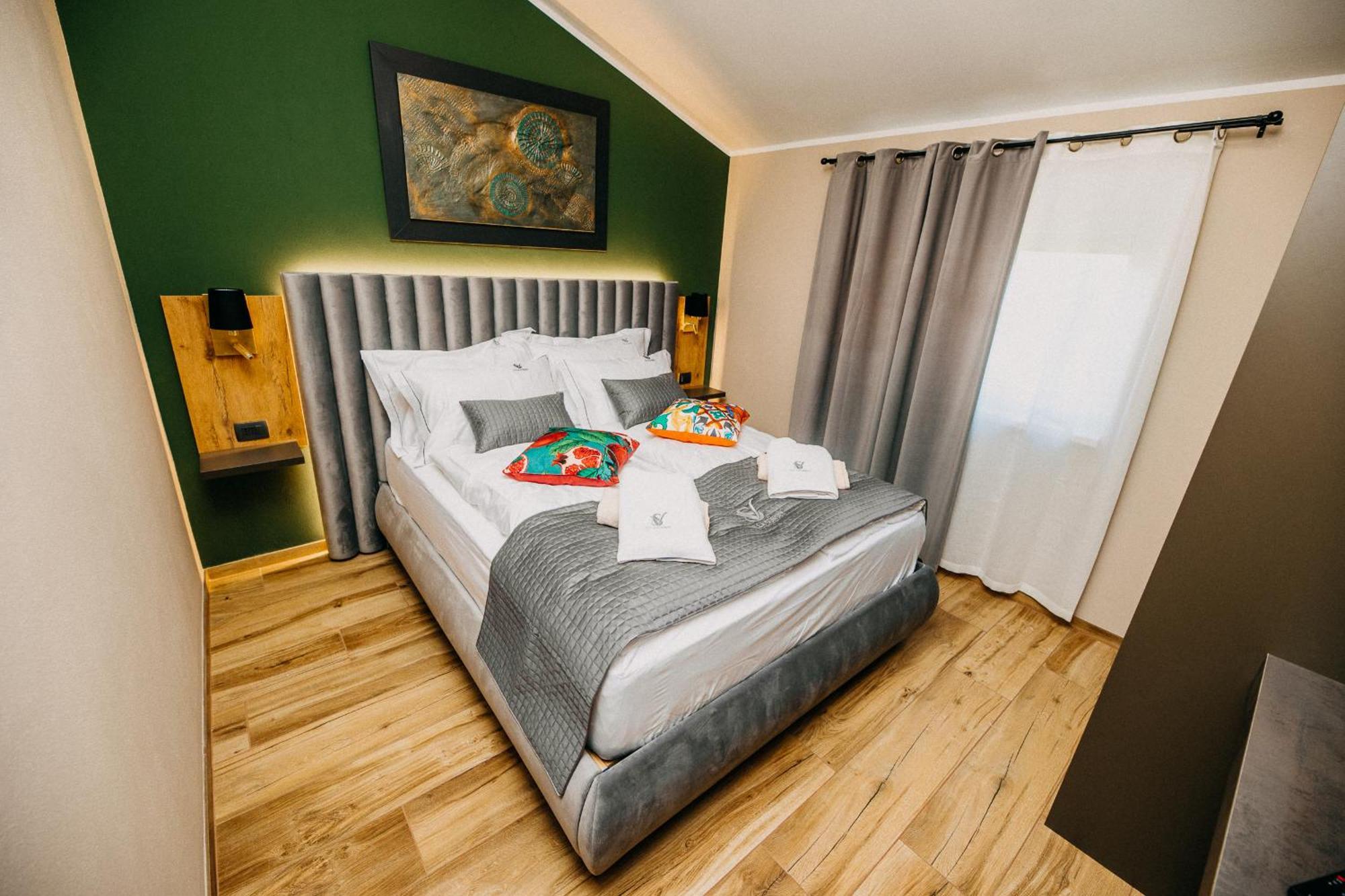 Zgornje Skofije Villa Sunset Pool & Spa Apartments מראה חיצוני תמונה